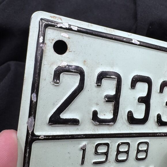 Vintage 1988 Del Monte Forest Pebble Beach License Plate Gate Badge Pass Emblem - Picture 4 of 4